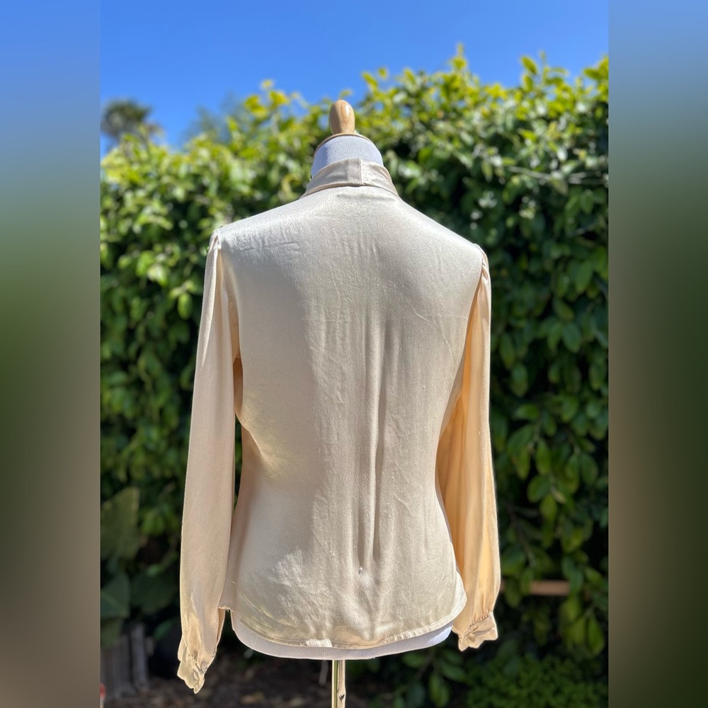 1970s LEE JORDAN NEW YORK vintage pussywillow tie ribbon cream satin blouse - Picture 5 of 7